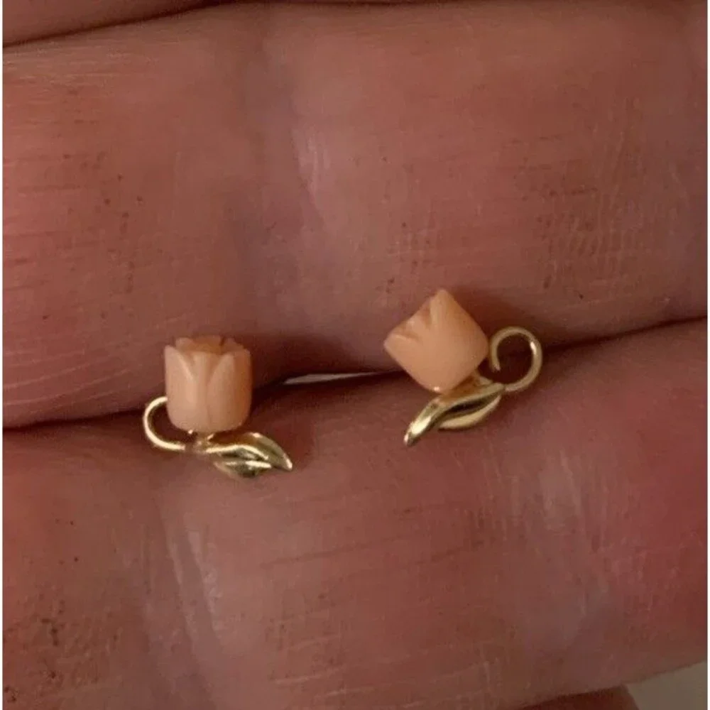VINTAGE 14K GOLD ANGEL SKIN CORAL ROSES FLOWERS POST STUD EARRINGS